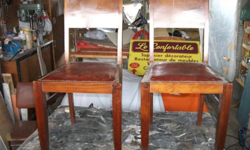 2 chaises années 40 un peu pâlotes mais qui vont être relookées...                                          Restaurateur de meubles à Graulhet.