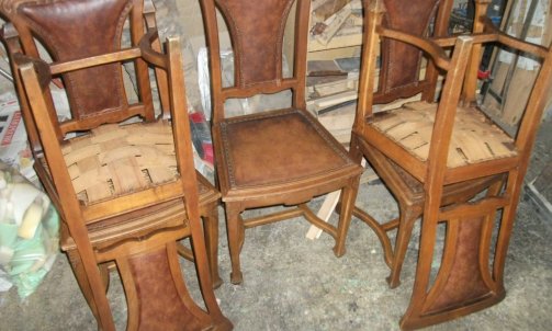Voilà 5 chaises de style Art Nouveau d'1 ensemble de 6, que je vais devoir restaurer et laquer, sans oublier bien sûr le garnissage .                                                                    Restaurateur de meubles  à Gaillac