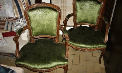 A la demande du client, les assises ne seront  pas refaites car simplement destinées à la décoration. Dommage.                                        tapissier décorateur à Lavaur