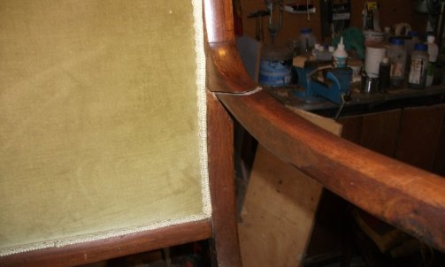 L'accotoir droit va devoir impérativement être restauré...                                                               restaurateur de mobilier à Graulhet