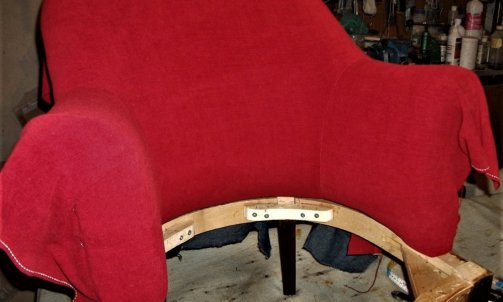 Un des 2 fauteuils en cours de réfection....                        Tapissier décorateur à Albi